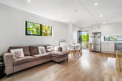 Photo of property in 2/141 Wallace Road, Mangere Bridge, Auckland, 2022