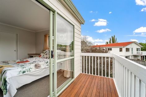 Photo of property in 32a Deverell Place, Northcross, Auckland, 0632