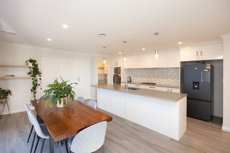 Photo of property in 6 Atlantic Drive, Fitzherbert, Palmerston North, 4410