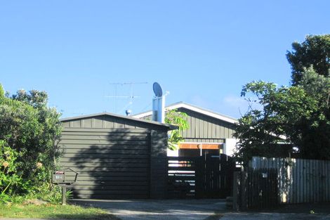 Photo of property in 21 Olive Terrace, Paraparaumu Beach, Paraparaumu, 5032