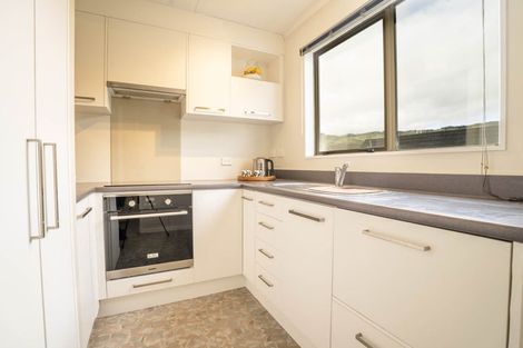 Photo of property in 6/29 Main Road, Tawa, Wellington, 5028