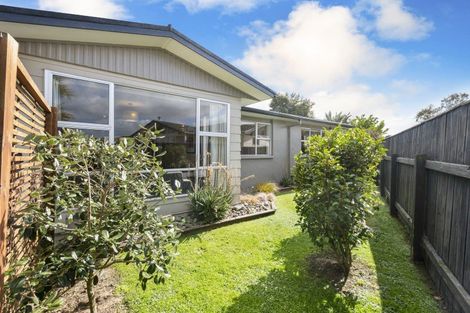 Photo of property in 21 Palliser Place, Milson, Palmerston North, 4414