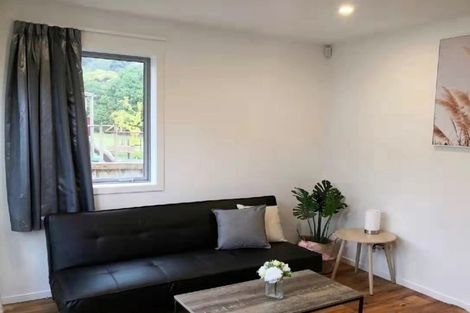 Photo of property in 3 Julia Place, Totara Vale, Auckland, 0629