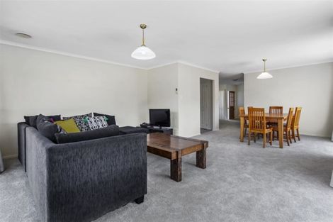 Photo of property in 30 Vanderbilt Parade, Albany, Auckland, 0632