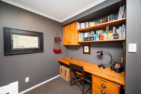 Photo of property in 8 Earl Place, Hokowhitu, Palmerston North, 4410