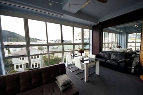 Photo of property in Stadium Garden Flats, 203/107 Thorndon Quay, Pipitea, Wellington, 6011