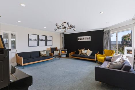 Photo of property in 6 Edna Wills Place, Hawera, 4610