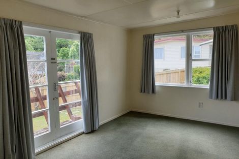Photo of property in 32 Mimihau Grove, Wainuiomata, Lower Hutt, 5014