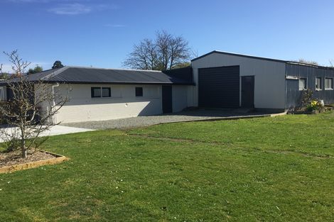 Photo of property in 30 Timaru Road, Waimate, 7924