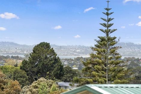 Photo of property in 28 Elizabeth Drive, West Harbour, Auckland, 0618