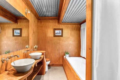 Photo of property in 15 Tukurua Road, Parapara, Takaka, 7182