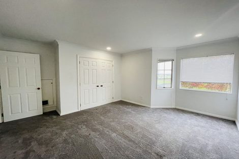 Photo of property in 11 Bream Revel Way, Karaka, Papakura, 2580