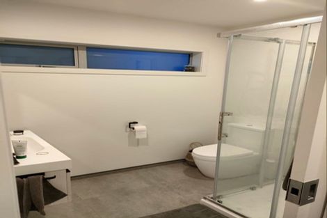 Photo of property in 27 The Brae, Mount Pleasant, Christchurch, 8081