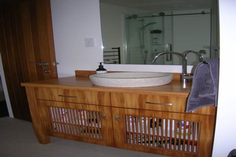 Photo of property in 5 Kaitawa Road, York Bay, Lower Hutt, 5013