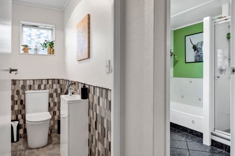 Photo of property in 11 Matai Place, Hawera, 4610