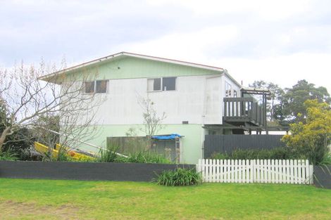 Photo of property in 100 Beverley Terrace, Whangamata, 3620