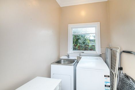 Photo of property in 33 Knowles Street, Terrace End, Palmerston North, 4410
