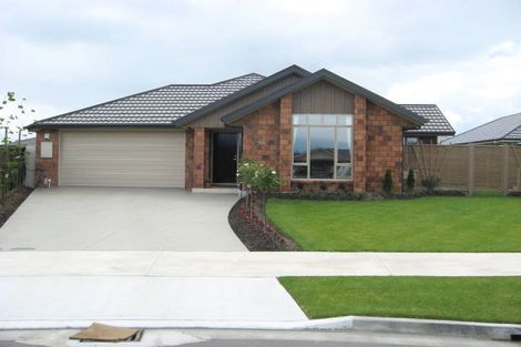 Photo of property in 14 Oratia Grove, Northwood, Christchurch, 8051