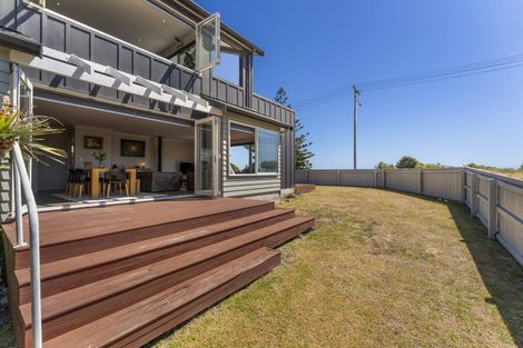 Photo of property in 2 Kowhai Street, Otaki Beach, Otaki, 5512