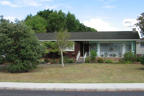 Photo of property in 9 La Rosa Street, Green Bay, Auckland, 0604