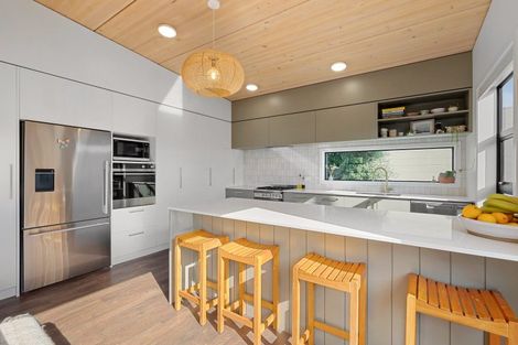 Photo of property in 318 Mangorei Road, Merrilands, New Plymouth, 4312