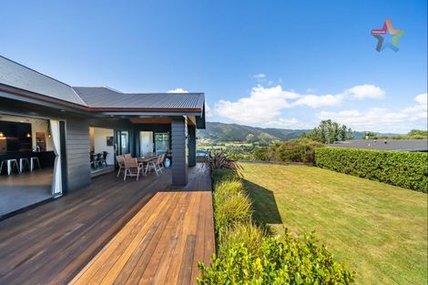 Photo of property in 13 Mount Marua Way, Timberlea, Upper Hutt, 5018