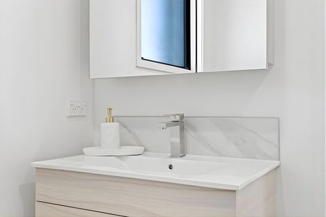 Photo of property in 19/10 Fathom Place, Te Atatu Peninsula, Auckland, 0610