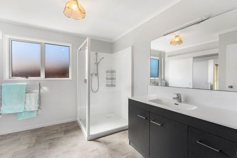 Photo of property in 150 Royal Park Drive, Parklands, Christchurch, 8083