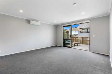 Photo of property in 21 Seafarer Crescent, Stanmore Bay, Whangaparaoa, 0932