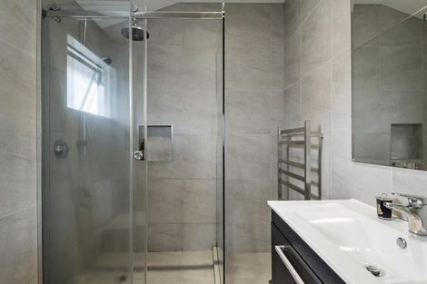 Photo of property in 2/133 Ocean View Road, Hillcrest, Auckland, 0627