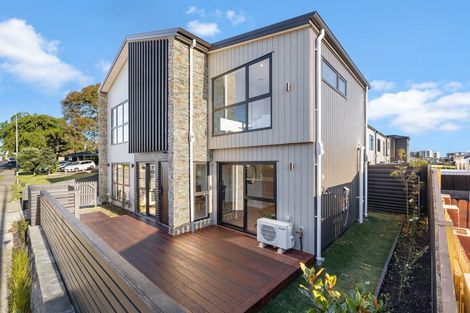 Photo of property in 1/31 Akoranga Drive, Northcote, Auckland, 0627