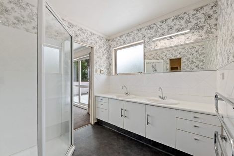 Photo of property in 333 Devon Street West, New Plymouth, 4310