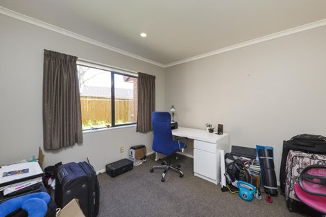 Photo of property in 23 Greenwood Place, Fitzherbert, Palmerston North, 4410