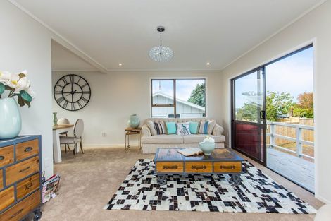 Photo of property in 162 Luckens Road, West Harbour, Auckland, 0618