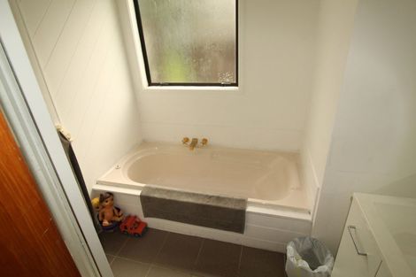 Photo of property in 10 Kayle Glen, West Harbour, Auckland, 0618