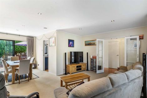 Photo of property in 28 Scarlet Oak Drive, Schnapper Rock, Auckland, 0632