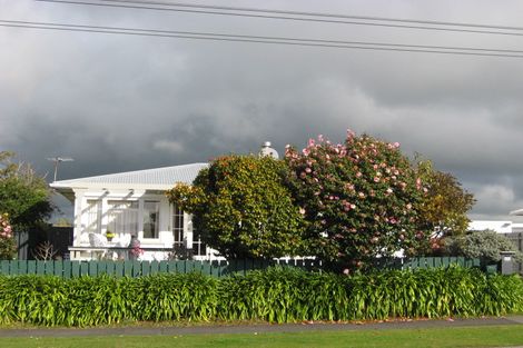 Photo of property in 233 Omata Road, Spotswood, New Plymouth, 4310