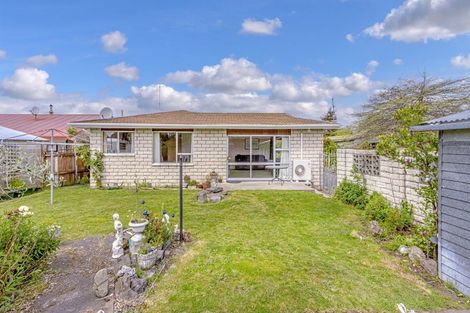 Photo of property in 6 Sequoia Place, Parklands, Christchurch, 8083