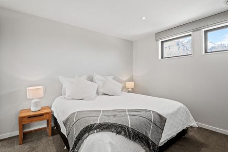 Photo of property in 2 Eichardt Place, Jacks Point, 9371