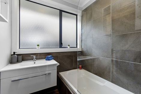 Photo of property in 2/7 Norana Road, Maoribank, Upper Hutt, 5018
