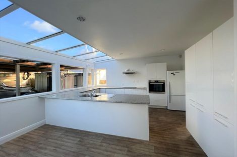 Photo of property in 22 Walker Road, Point Chevalier, Auckland, 1022