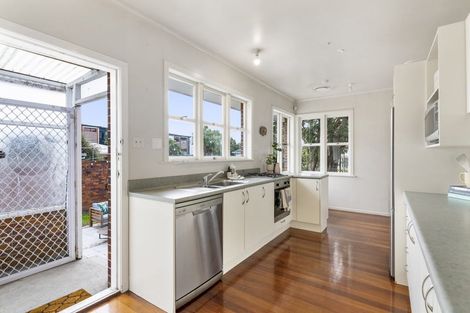 Photo of property in 58 Yeovil Road, Te Atatu Peninsula, Auckland, 0610