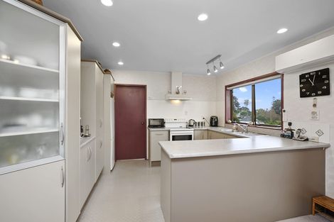 Photo of property in 2 Caledonia Place, Highlands Park, New Plymouth, 4312