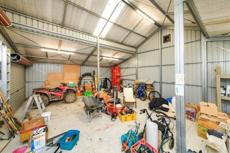 Photo of property in 31 Briarwood Road, Kelvin Grove, Palmerston North, 4470