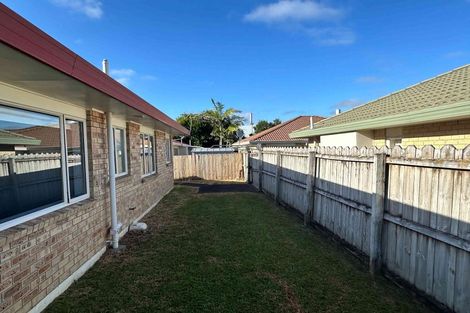 Photo of property in 2/327 Botany Road, Golflands, Auckland, 2013
