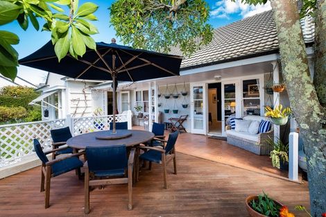 Photo of property in 5 Tauroa Road, Havelock North, 4130