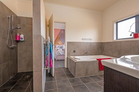 Photo of property in 8 Crabapple Close, Milson, Palmerston North, 4414