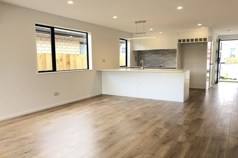 Photo of property in 22 Farmland Road, Papakura, 2110