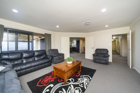 Photo of property in 53 Geneva Terrace, Kelvin Grove, Palmerston North, 4414