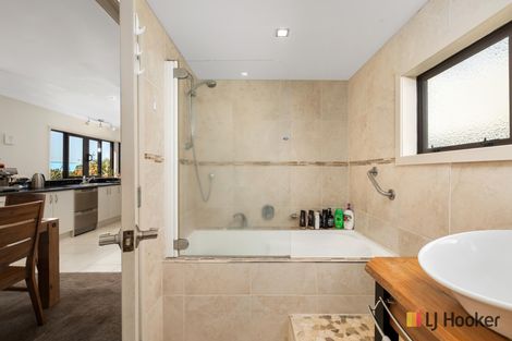 Photo of property in 28 Ocean View Road, Waihi Beach, 3611